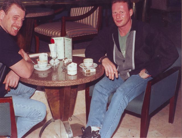 Nach getaner Arbeit in der Shisha relaxen Aegypten 1998